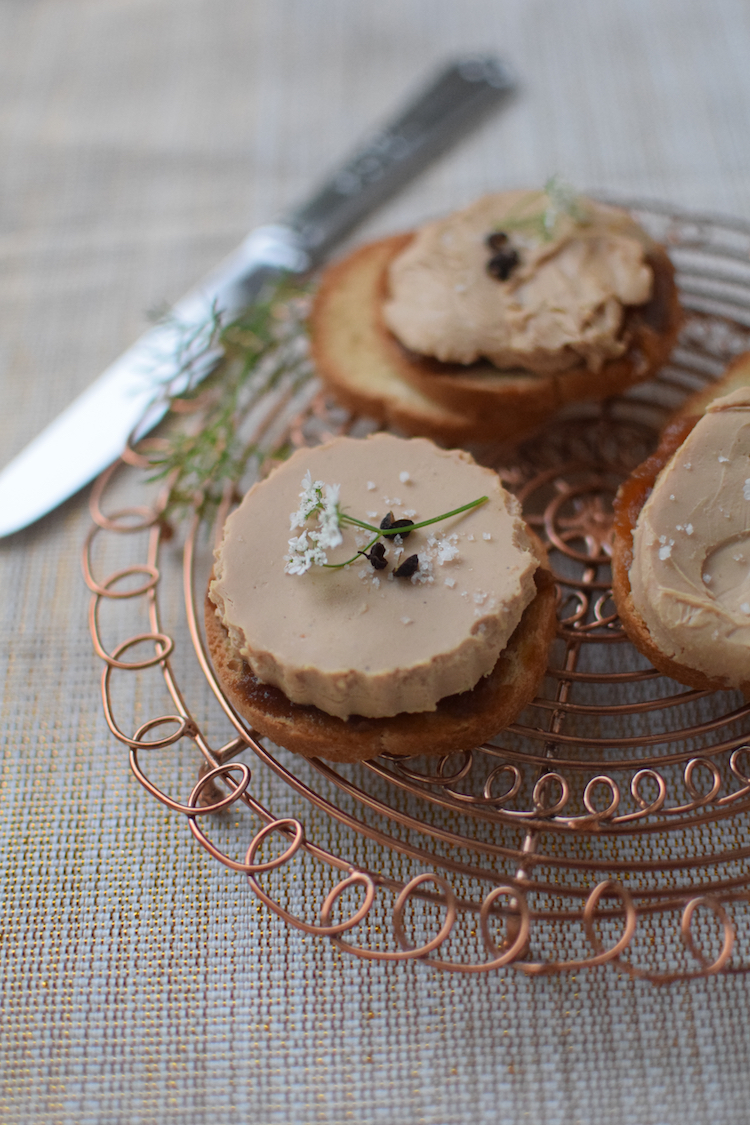 Le foie gras sur oignons | Recettes de Fêtes | LovaLinda | Blog Cuisine Recettes Briouates Apéritif