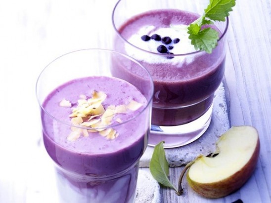 Smoothie-aux-pommes-et-aux-myrtilles-sauvages_h