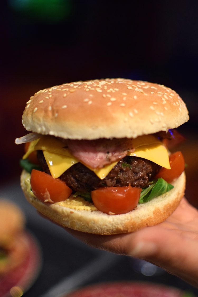 Le double cheese burger | Zoom | LovaLinda | Blog Cuisine Recettes Plat | Photographie