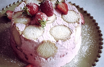 La charlotte aux fraises aux sablés