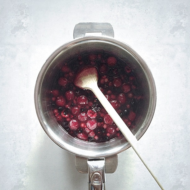 La glace au yaourt et fruits rouges - Fruits rouges par Julia Vale M
