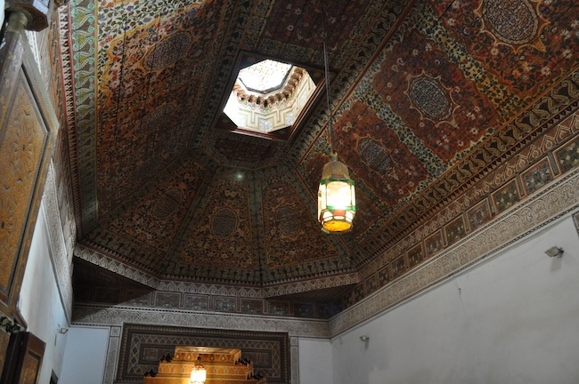 Les mille et une nuits à Marrakech | Lovalinda x Medina x Palais Bahia x Plafond