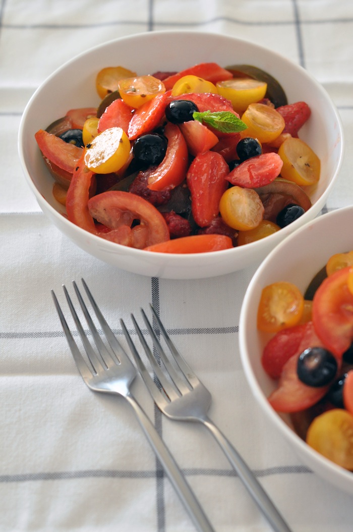 La salade de tomates aux fruits rouges | LovaLinda Cook