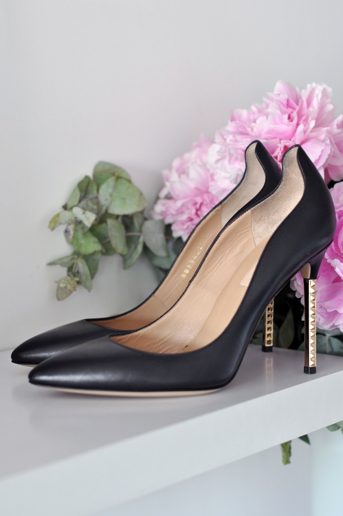 Le classique escarpin | LovaLinda x Valentino x Metallic Heel Pumps