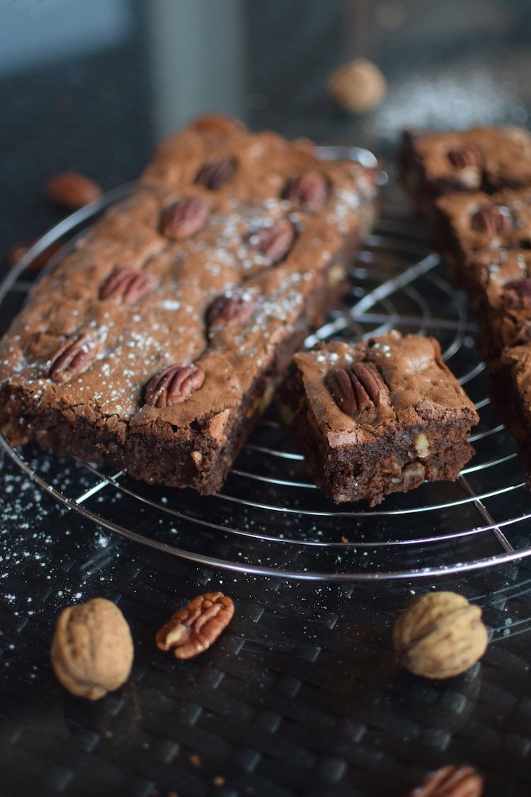 Les brownies aux deux noix | LovaLinda | Blog Cuisine Recettes Dessert