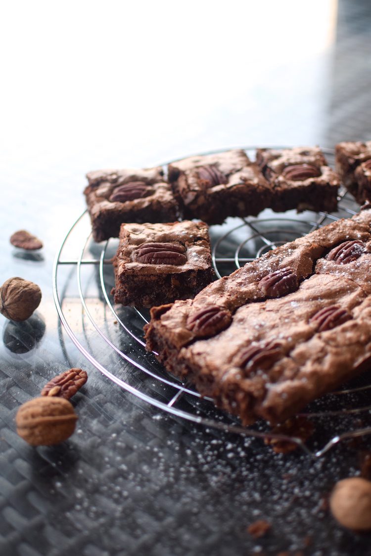 Les brownies aux deux noix | LovaLinda | Blog Cuisine Recettes Dessert | Pâtisserie Photographie