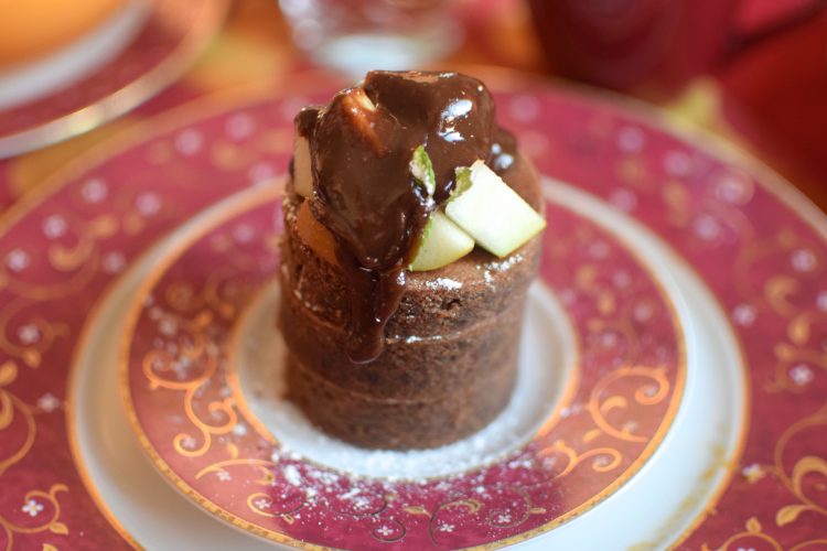 le-moelleux-au-chocolat-a-la-poire-sous-coulis-de-chocolat-lovalinda-blog-cuisine-recettes-dessert-patisserie